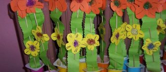 çiçekler (yoğurt kutusundan)