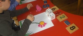 Çiçekle toplama işlemi