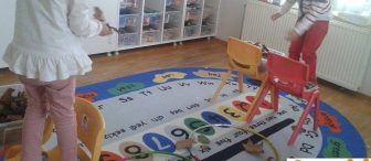 Hedefe yaprak atma “Sonbahar oyunu”