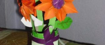 Kağıttan vazom ve çiçeğim umarım beğenirsiniz:)