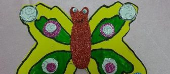 Büyük küçük dairelerden kelebek desenleri