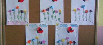 Uğur böceği ve çiçekler