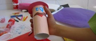 KaĞit havlu rulosundan karton adamlar