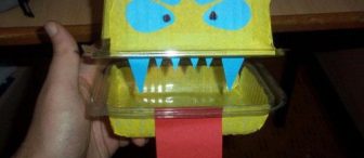 Geçen seneki hikaye anlatıcım. (Çocuklar çok seviyordu)