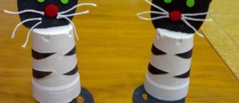 Kedicik (Köpük bardak ile)