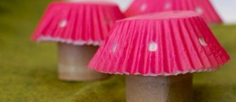 kağıt kek kalıbından ve rulodan mantar