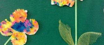 Renkli Pipetlerden Renkli Çiçekler