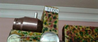 parmak boyası, kutu,bidon ne bulduysak TREN YAPTIK!!!!