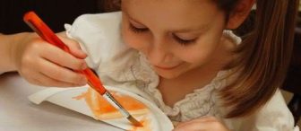 Kağıt tabaktan portakal dilimi