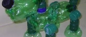 Plastik Şişe ve Kapaklarla Köpek