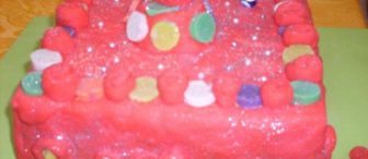 Bir amerikan servisi çalışması,arı ve bal peteği,oyun hamurundan pasta