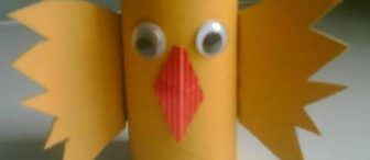 Tuvalet kağıdı rulosundan tavuk