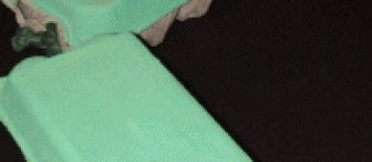 Yumurta kutusundan timsah