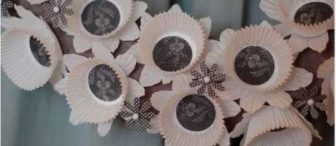 Kek kağıtarından kapı süsü