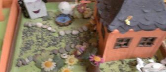 Orda Bir Ev Var Uzakta ;)