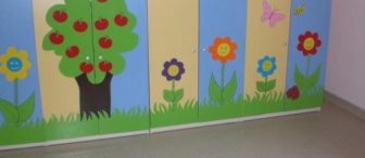 Çocukların ayakkabı kıyafet dolaplarını renklendirme adına nacizane fiğürler