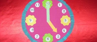 Sınıfımıza yaptığımız kocaman saat