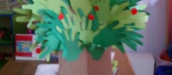 Küçük ellerden ilkbahar ağacı