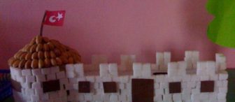 Küp şekerlerden kule , tamamlamadık ama paylaşmak istedim.