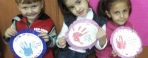 Çocuklarımdan Ailelerine El Baskısıyla Güzel Bir Hediye :)