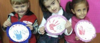 Çocuklarımdan Ailelerine El Baskısıyla Güzel Bir Hediye :)