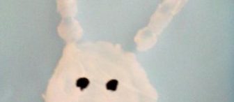 Ellerimizi boyadık.Sonrada mukavva arabamızı :)