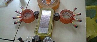 Oluklu karton, pet şişe, kutu ve prittlerden robot (İpli kukla olarak da yapılabilir)