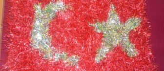 Yılbaşı süsünden yaptığımız BAYRAĞIMIZ :)