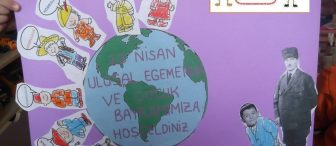 Atatürk’le Bayramımıza gelen çocukları karşılıyoruz..!