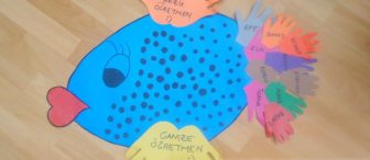 MİNİKLERİMİN ELLERİYLE HAZIRLADIĞIMIZ BALIĞIMIZ :)