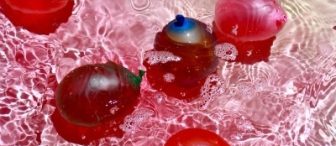 Oyun Havuzunda Renkli Su Oyunu