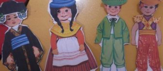 Dünya çocukları “Kağıt bebekler”