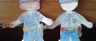 Polis  Kağıt bebeklerimiz :)