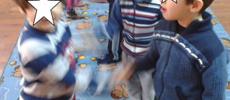 Tebrik etme ve Ara renkleri pekiştirme oyunu