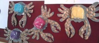 Okul öncesi eğitimde artık materyallerle kalıplı yengeç etkinliği