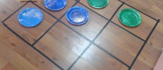 Eğlenceli hareketli dikkat oyunu etkinliği